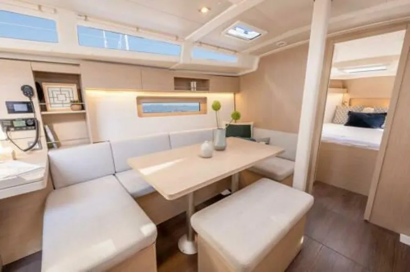 Slide: The Image of Beneteau Oceanis 37.1 First Line Dinette - 5828320