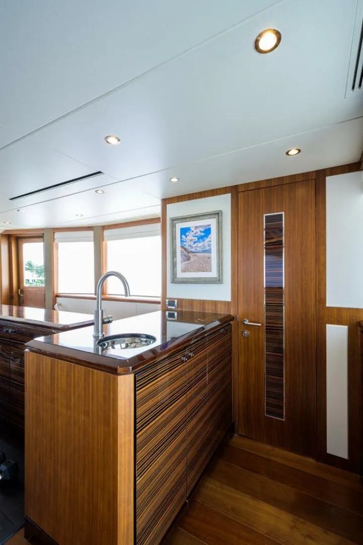 Slide: The Image of Ocean Alexander 100 ZEPHYR - Interior Flybridge 2019 Ocean Alexander 100 ZEPHYR - 5828931