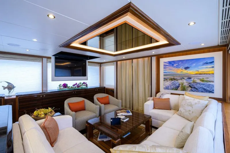Slide: The Image of Ocean Alexander 100 ZEPHYR - Interior Salon 2019 Ocean Alexander 100 ZEPHYR - 5828929