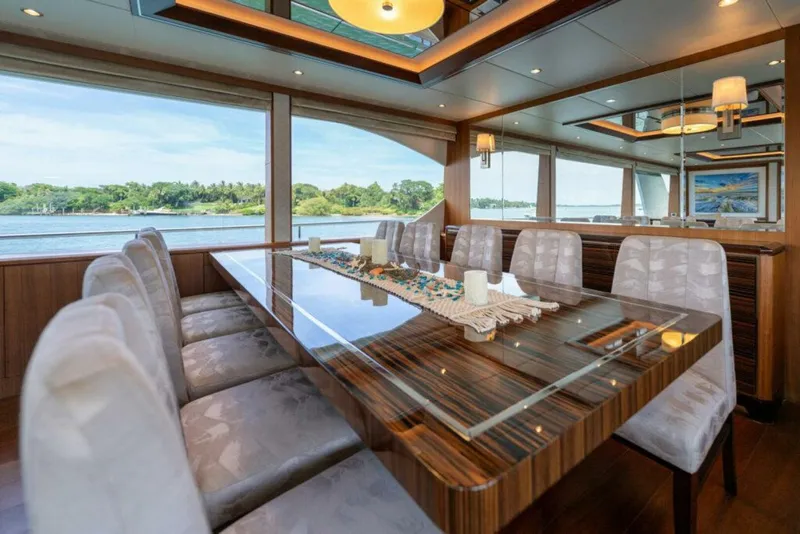 Slide: The Image of Ocean Alexander 100 ZEPHYR - Interior Salon Dining 2019 Ocean Alexander 100 ZEPHYR - 5828653