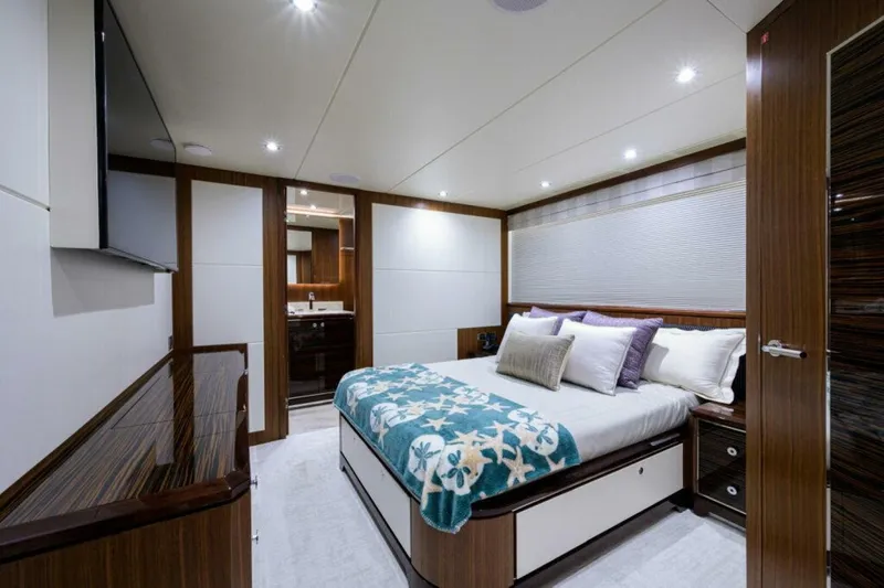 Slide: The Image of Ocean Alexander 100 ZEPHYR - Interior Guest Stateroom Port 2019 Ocean Alexander 100 ZEPHYR - 5828676