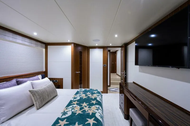 Slide: The Image of Ocean Alexander 100 ZEPHYR - Interior Guest Stateroom Port 2019 Ocean Alexander 100 ZEPHYR - 5828678
