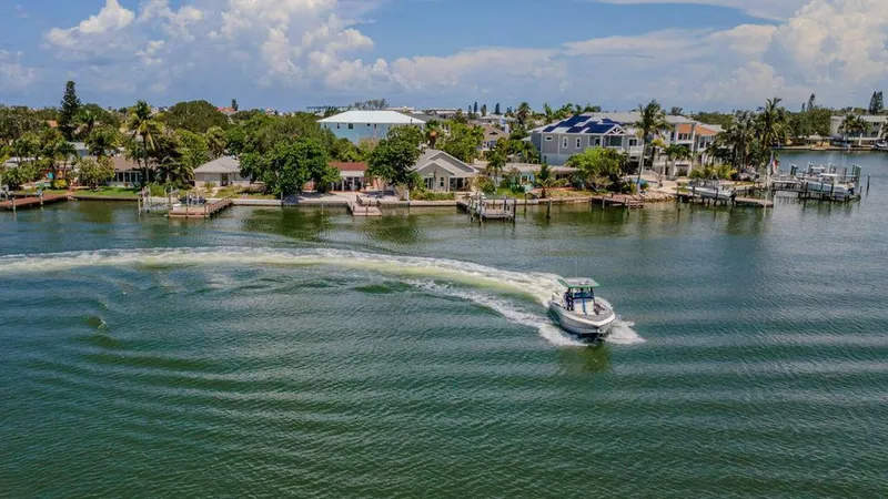 Slide: The Image of Fountain 34 SC 2022 - 5828721