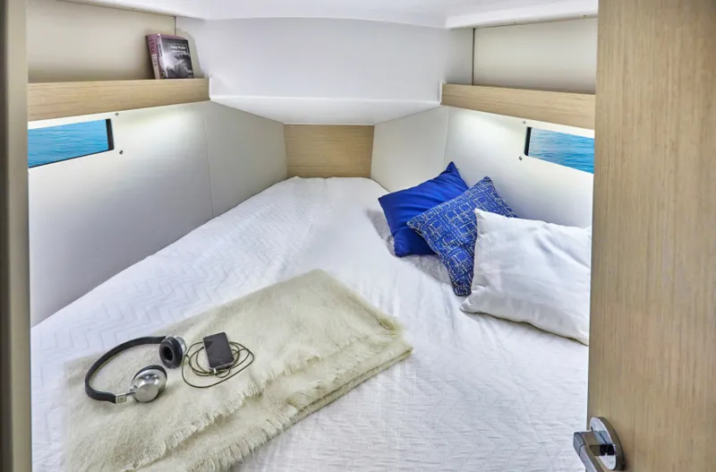 Slide: The Image of Beneteau Oceanis 34.1 First Line Master Berth - 5829151