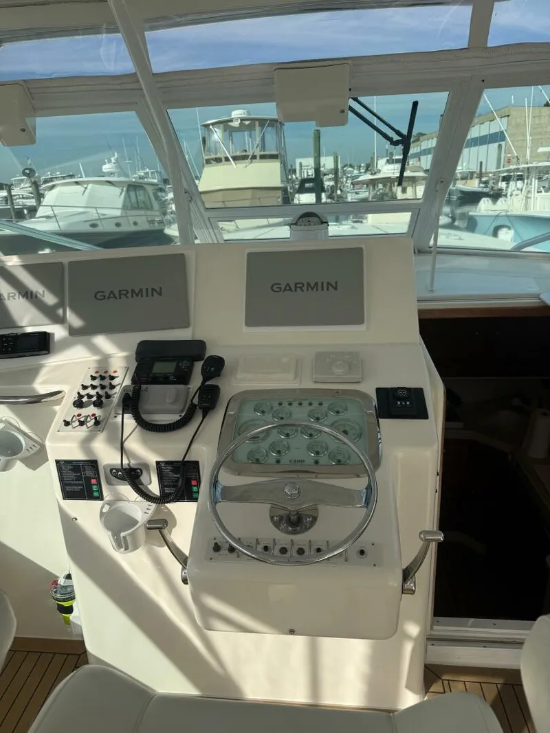 Slide: The Image of Cabo 45 EMMA - Cockpit Helm 2002 CABO 45 EMMA - 5830091