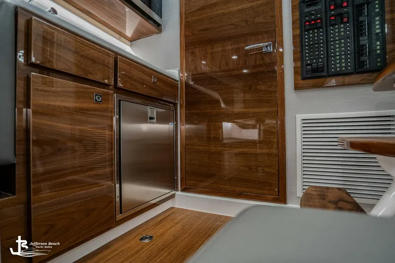 Slide: The Image of Valhalla Boatworks V-46 2025 - 5887443