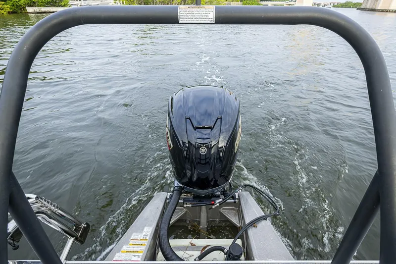 Slide: The Image of Veranda Relax VR22RFL Tri-Toon 2023 - 5830183