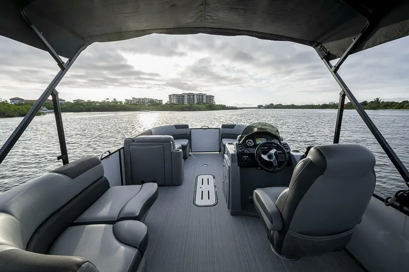 Slide: The Image of Veranda Relax VR22RFL Tri-Toon 2023 - 5830191