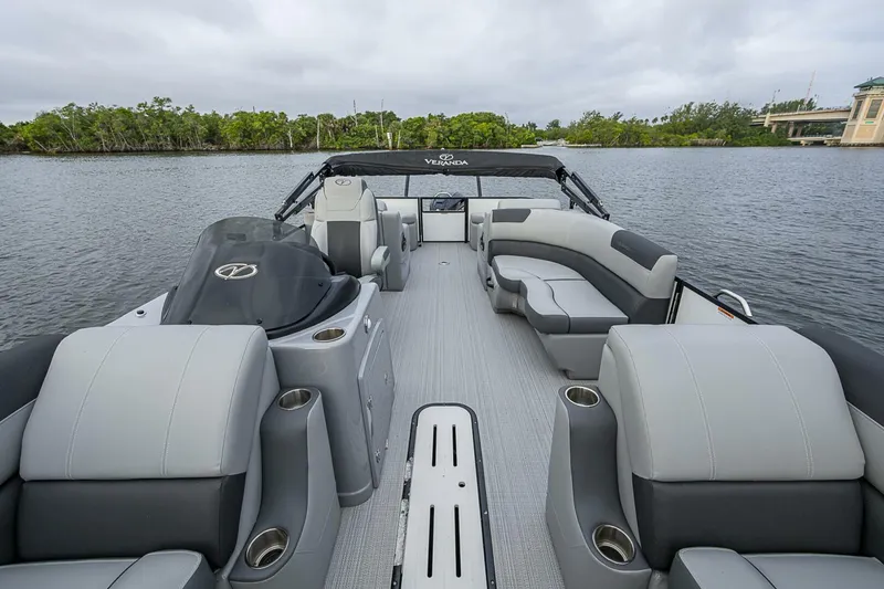 Slide: The Image of Veranda Relax VR22RFL Tri-Toon 2023 - 5830195