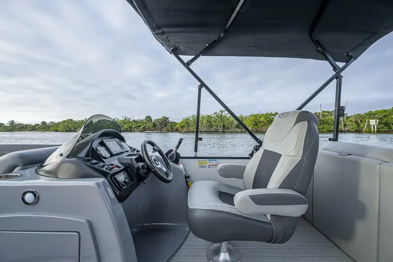 Slide: The Image of Veranda Relax VR22RFL Tri-Toon 2023 - 5830187