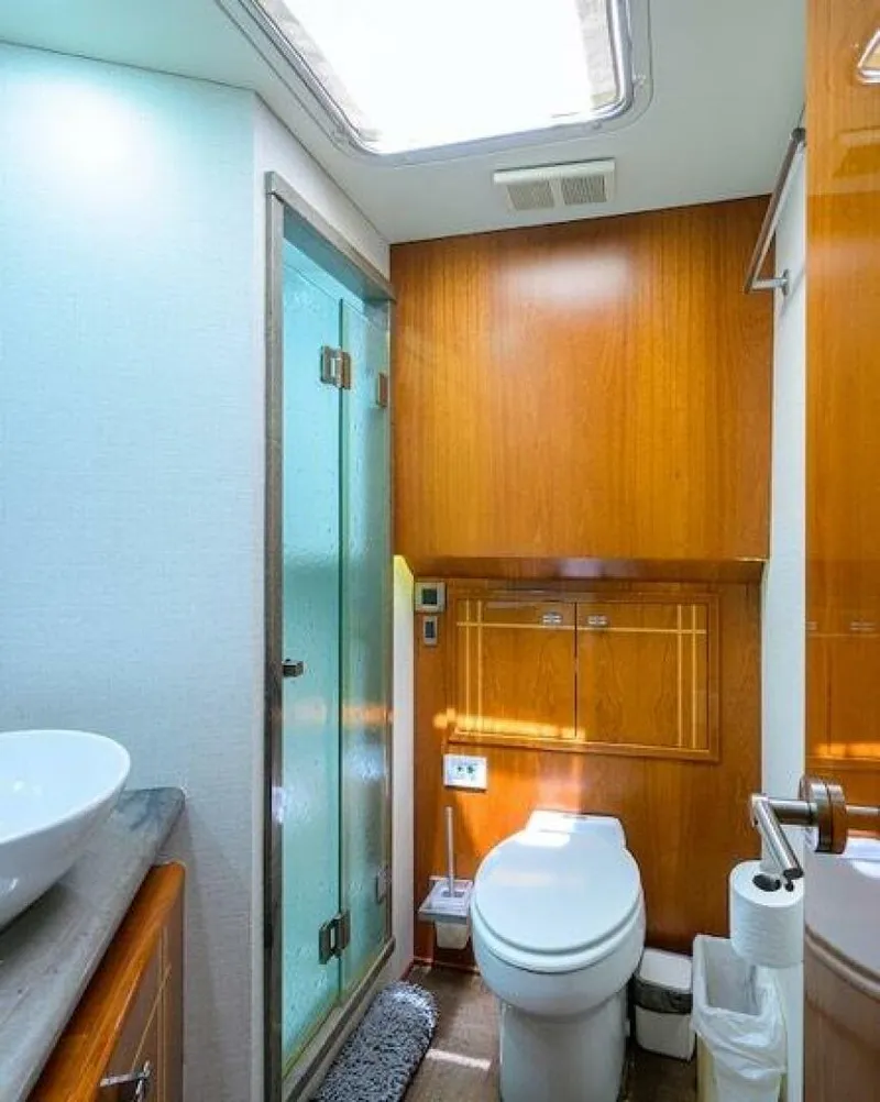 Slide: The Image of Hatteras 70 Cockpit 1998 - 5830299