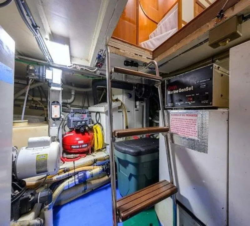 Slide: The Image of Hatteras 70 Cockpit 1998 - 5830306