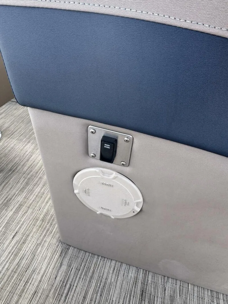 Slide: The Image of 25' Bennington wash down with cover  - 5831558