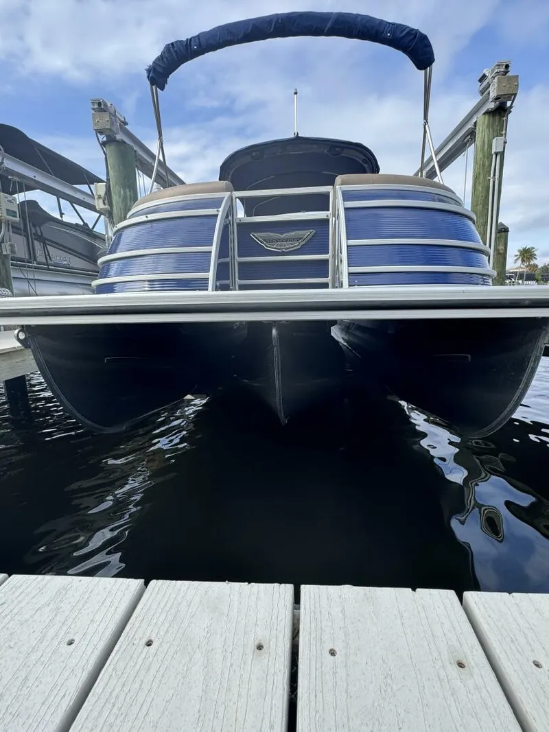 Slide: The Image of 25' Bennington toons - 5831549