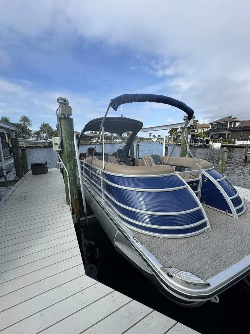 Slide: The Image of 25' Bennington STBD  - 5831552