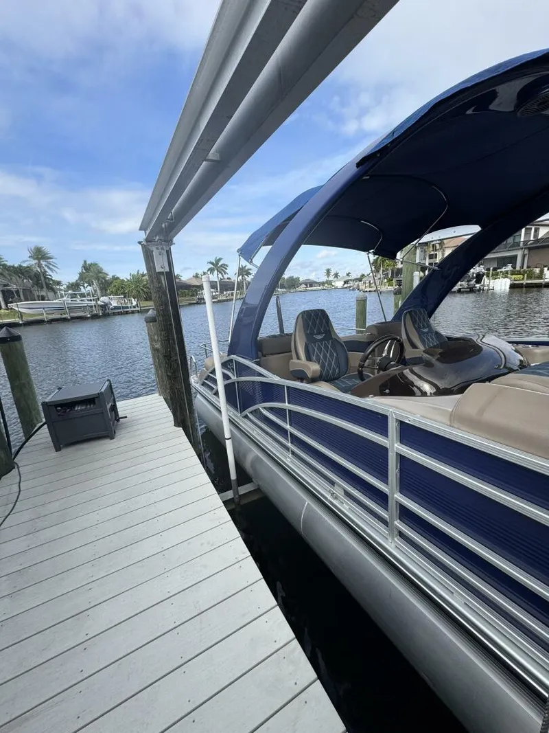 Slide: The Image of 25' Bennington STBD 2 - 5831553