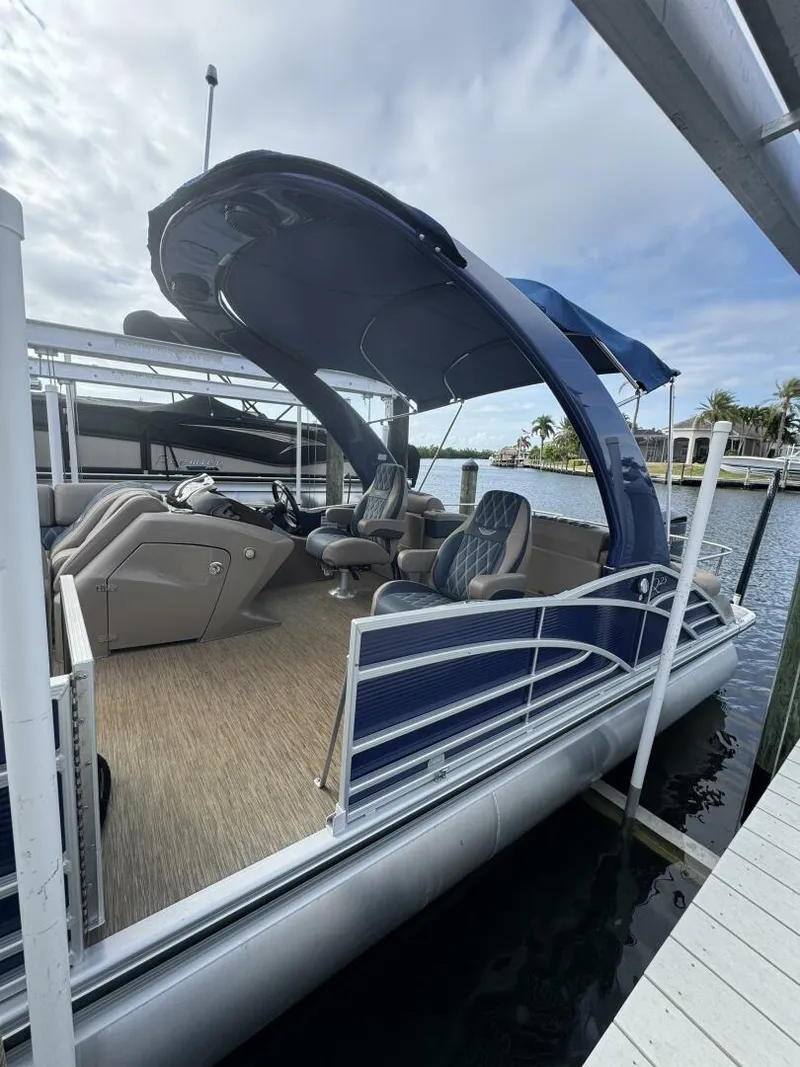 Slide: The Image of 25' Bennington port boarding gate - 5831555