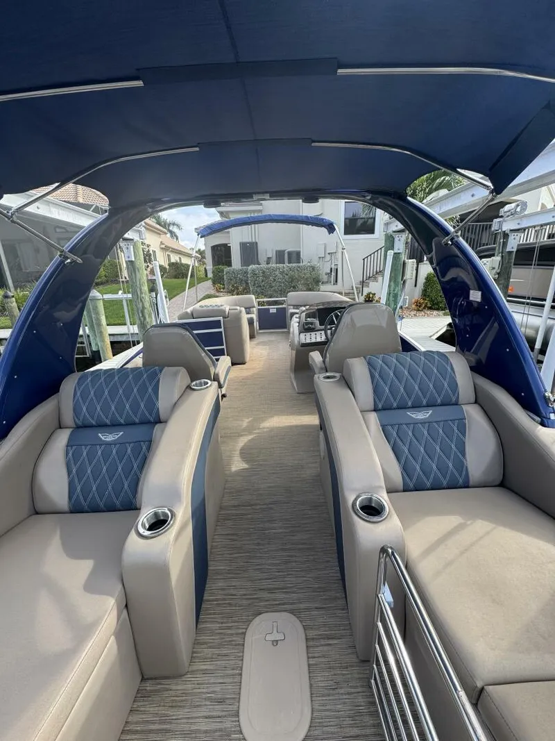 Slide: The Image of 25' Bennington stern to bow  - 5831551