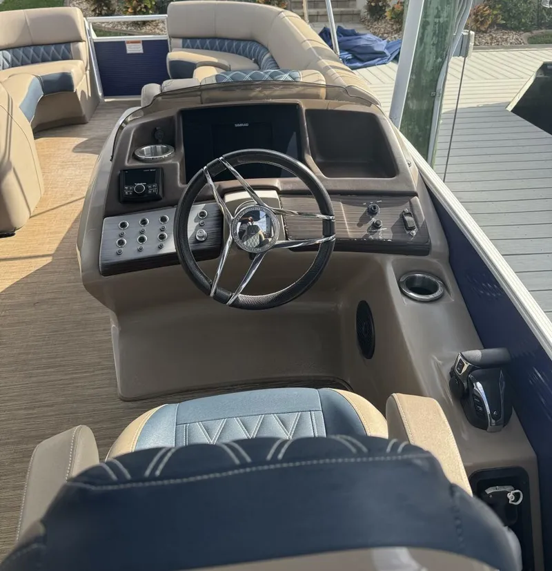 Slide: The Image of 25' Bennington helm - 5831557