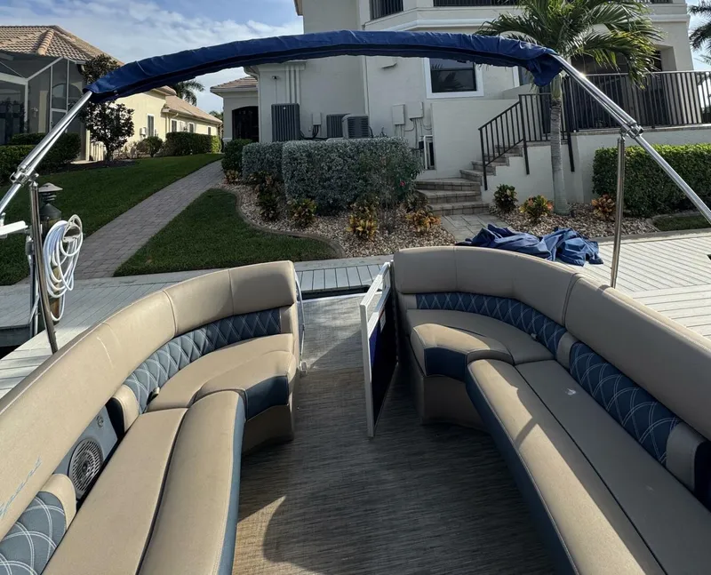 Slide: The Image of 25' Bennington bow - 5831564