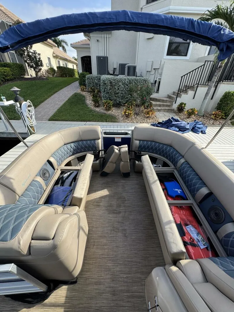 Slide: The Image of 25' Bennington bow storage - 5831563