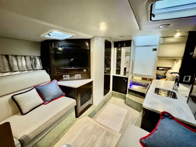 Slide: The Image of 2016 Formula 370 Super Sport- HOODY- Salon - 5832350