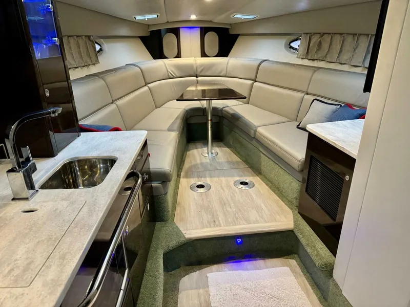 Slide: The Image of 2016 Formula 370 Super Sport- HOODY- Dinette - 5832347