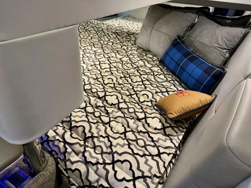 Slide: The Image of 2016 Formula 370 Super Sport- HOODY- Berth - 5832345