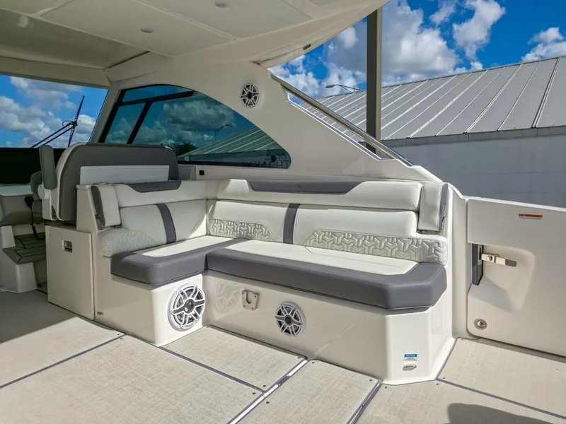 Slide: The Image of Regal LX36 2025 - 5880000