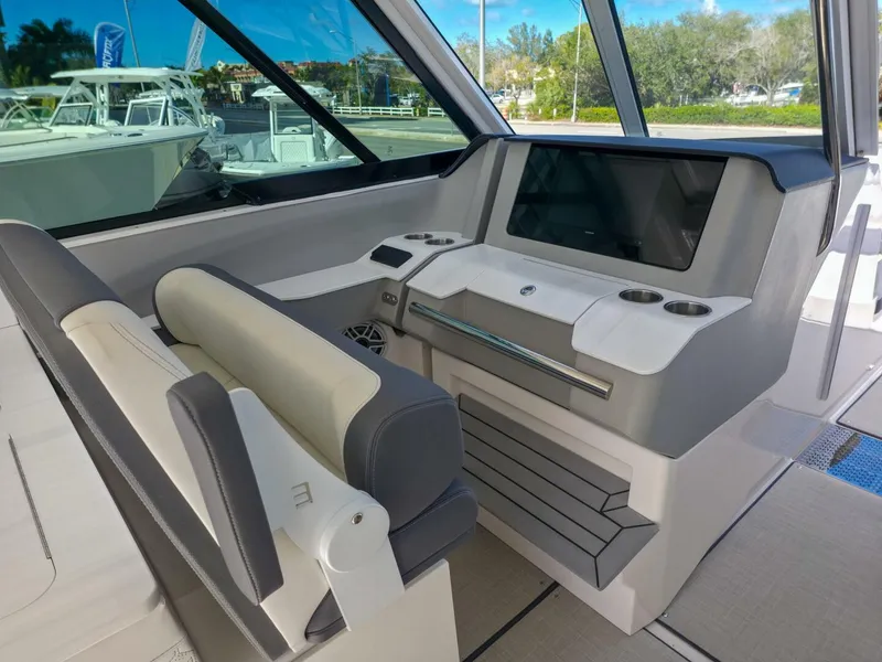 Slide: The Image of Regal LX36 2025 - 5879999