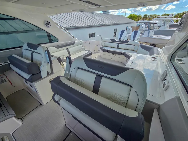 Slide: The Image of Regal LX36 2025 - 5880011