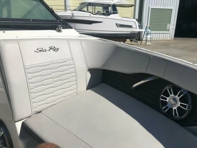 Slide: The Image of Sea Ray SPX 190 OB 2022 - 5833109