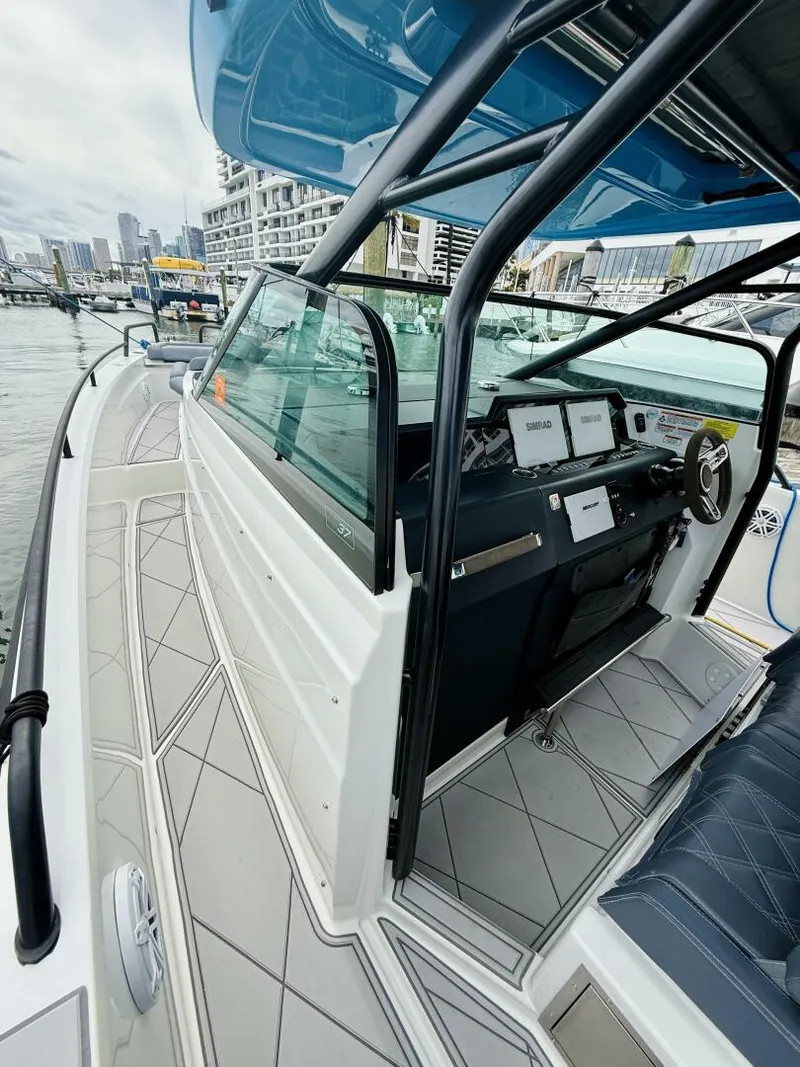 Slide: The Image of Axopar 37 Sun Top 2021 - 5833159