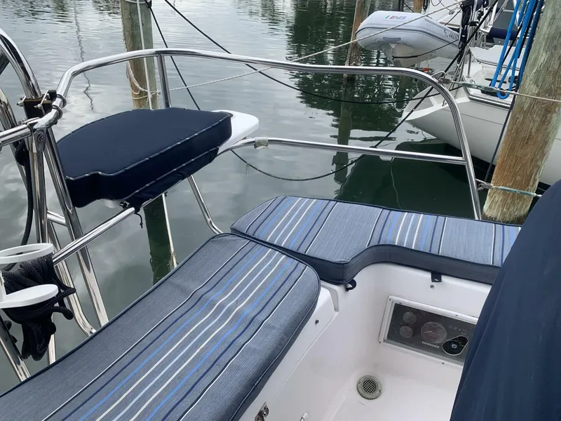 Slide: The Image of Hunter 45DS 2011 - 5838129