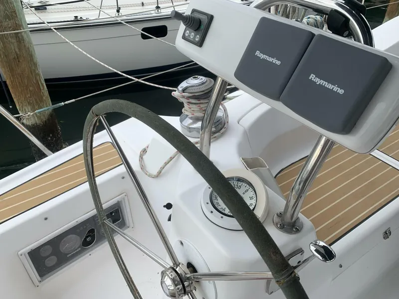 Slide: The Image of Hunter 45DS 2011 - 5838125