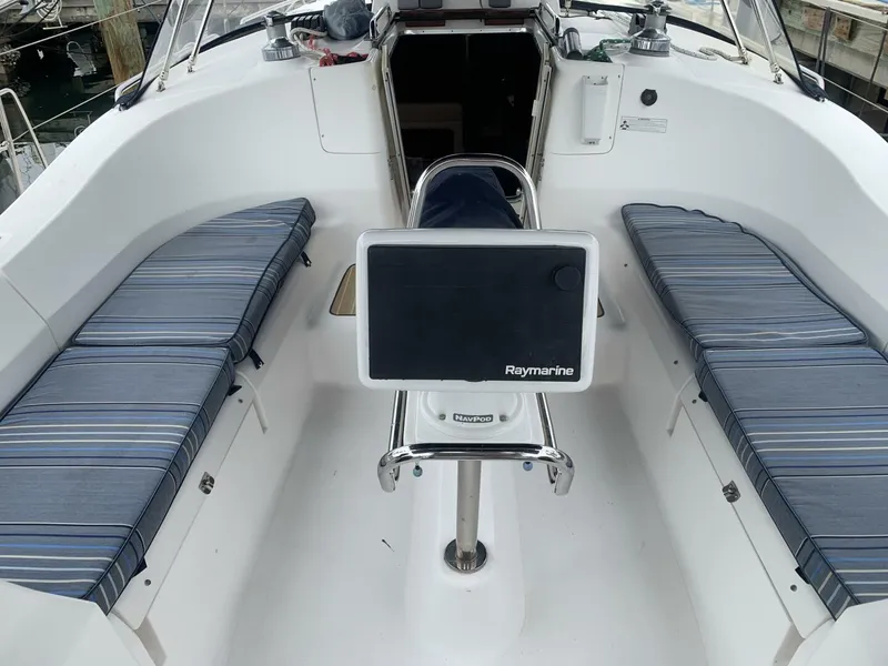 Slide: The Image of Hunter 45DS 2011 - 5838159