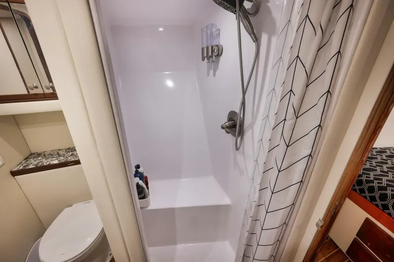 Slide: The Image of Custom Carolina 60 Guthrie 2004 - 5835076