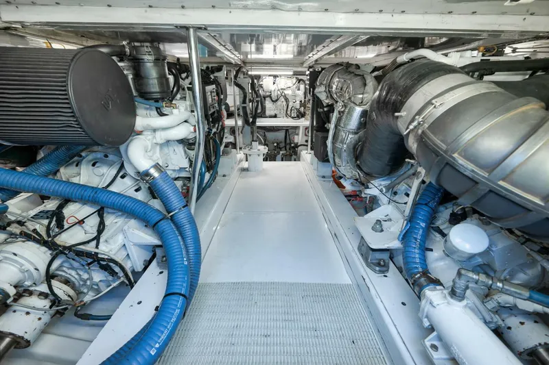 Slide: The Image of Custom Carolina 60 Guthrie 2004 - 5835100