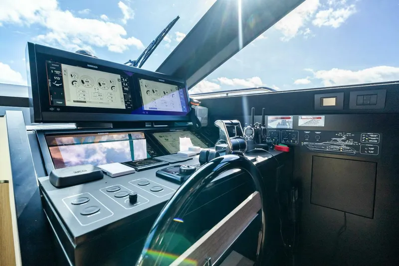 Slide: The Image of Ferretti Yachts 720 2024 - 5853874