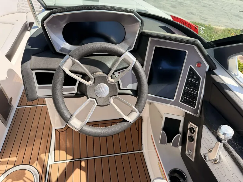 Slide: The Image of 2021 Mastercraft X24 - 5982347
