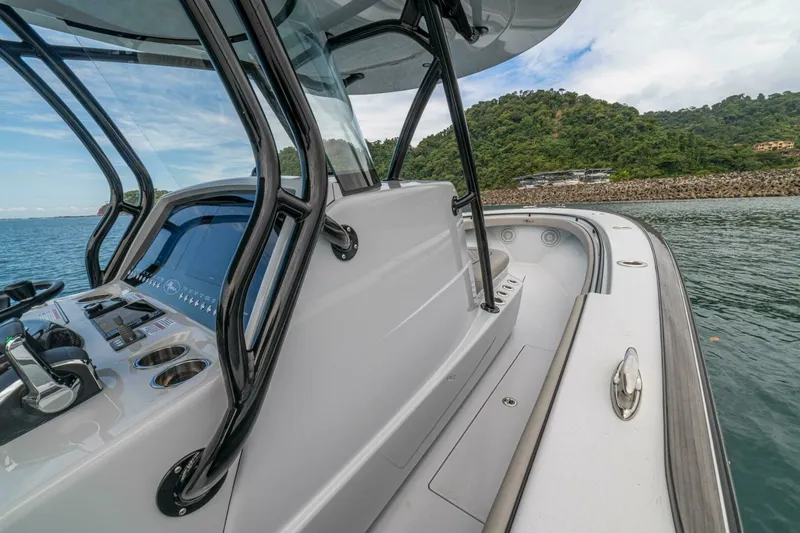 Slide: The Image of 2024 Valhalla Boatworks V-33 "Shit Show" - 6102759