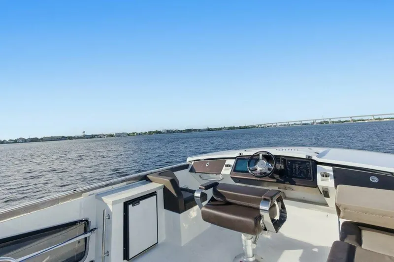 Slide: The Image of Galeon 58 560 Sky Nuckingfuts- Sky Bridge 2017 Galeon 560 Sky Nuckingfuts III - 5837736