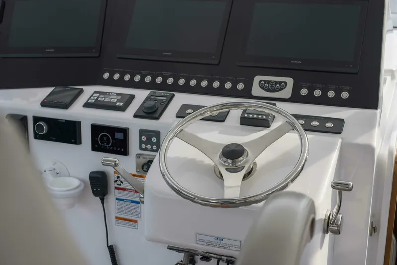 Slide: The Image of Cabo 41 Justice - Exterior Helm 2020 Cabo 41 Express Justice - 5837105