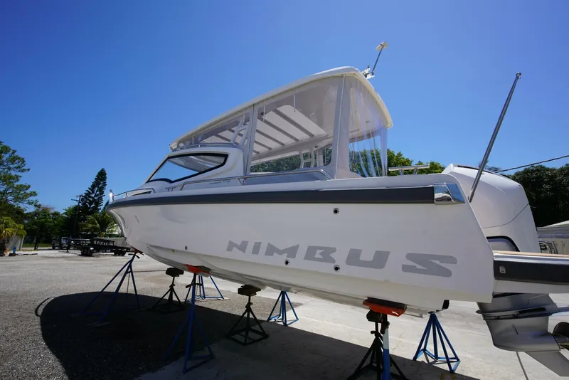 Slide: The Image of Nimbus Weekender 9 #288 Port Aft Profile - 5837339