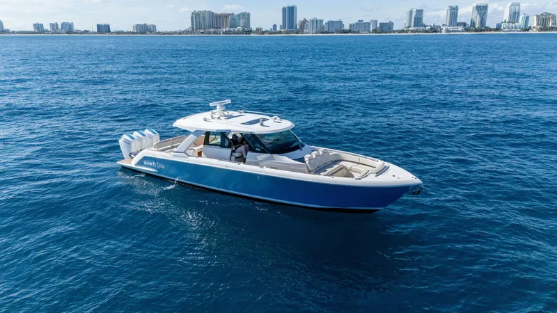 The Image of Tiara 48 LS 2024 - 5837564