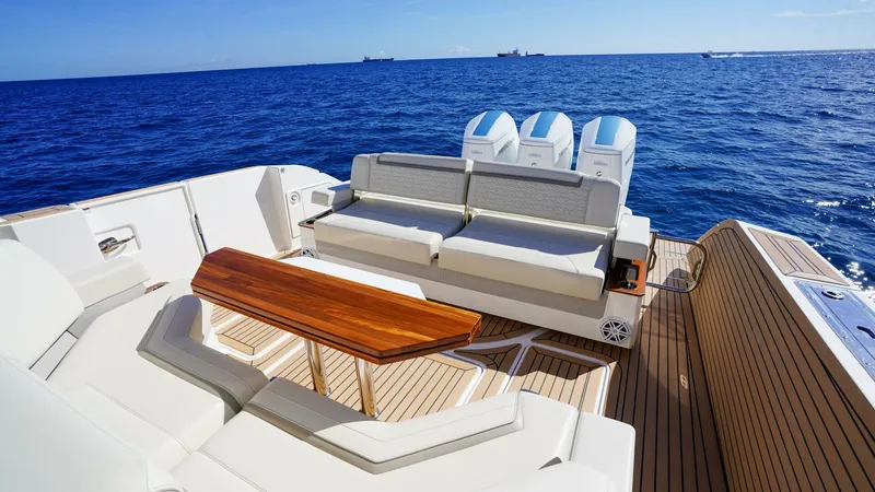 Slide: The Image of Tiara 48 LS 2024 - 5837574