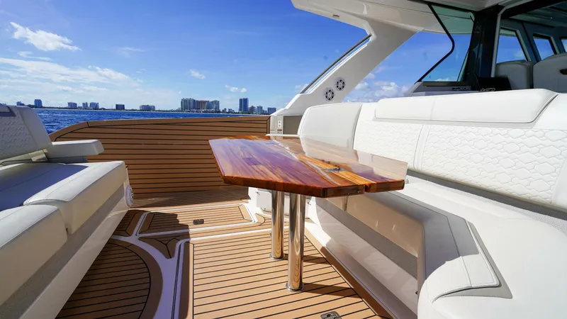 Slide: The Image of Tiara 48 LS 2024 - 5837581