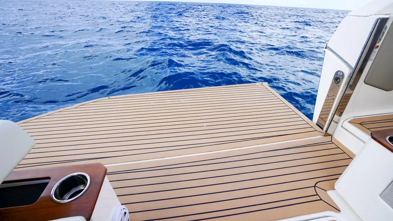 Slide: The Image of Tiara 48 LS 2024 - 5837586