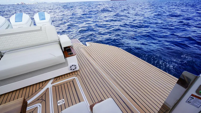 Slide: The Image of Tiara 48 LS 2024 - 5837587