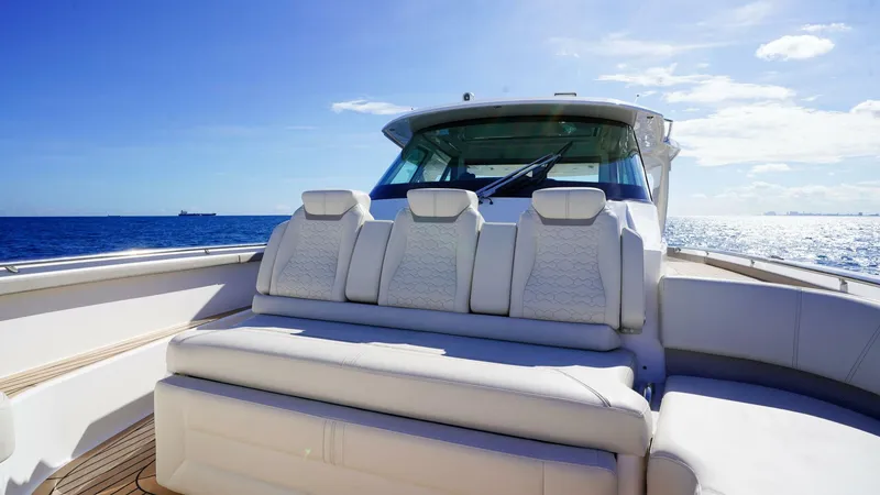 Slide: The Image of Tiara 48 LS 2024 - 5837590